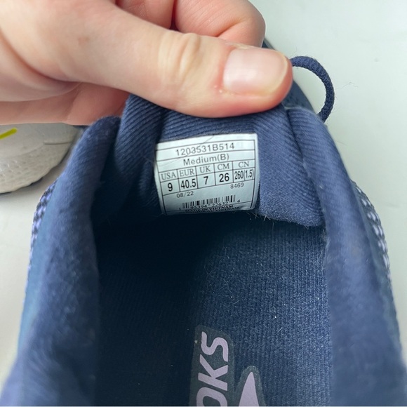 Brooks Women's Adrenaline 22 GTS Running Shoes - Navy and Purple - Picture 8 of 9